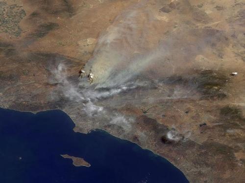 500x_lafiresspace LA Smoldering from Space